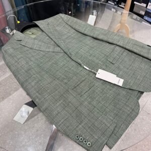 Abito da uomo verde con motivo a quadri